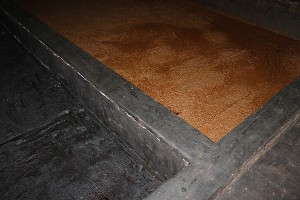 grands bacs en béton pour le mélange kôji-eau-sel