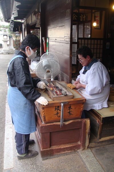 Préparation des brochettes Yakitori
