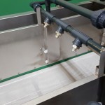Rinçage du wakame à l'eau douce